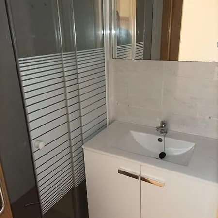 Agradable Casa Con Patio, A 10 Minutos De La Playa * Vigo